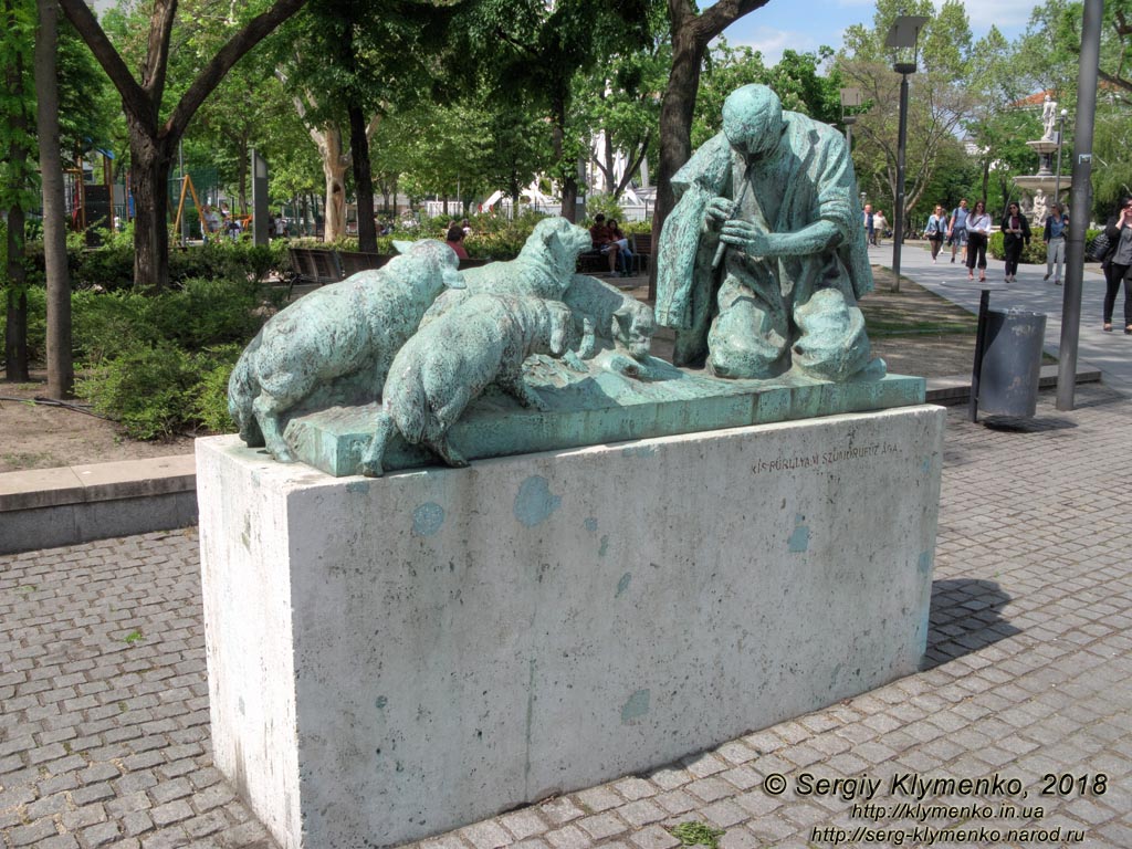 Будапешт (Budapest), Венгрия (Magyarország). Фото. Пешт. Площадь Елизаветы (Erzsébet tér). Скульптура «Народная песня» (Népdal szobor).