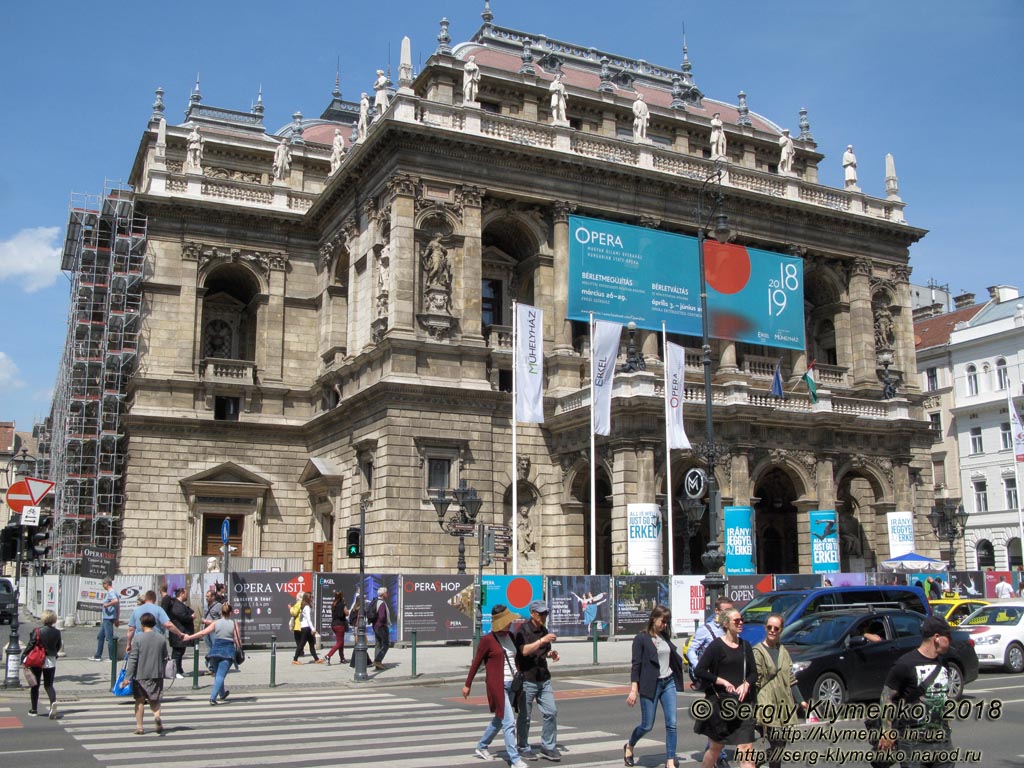 Будапешт (Budapest), Венгрия (Magyarország). Фото. Пешт. Вдоль проспекта Andrássy (Andrássy út). Венгерский государственный оперный театр (Magyar Állami Operaház).