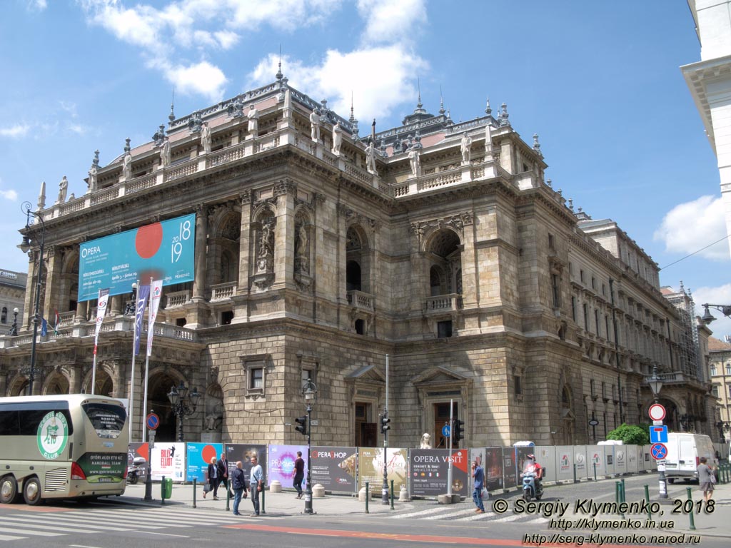 Будапешт (Budapest), Венгрия (Magyarország). Фото. Пешт. Вдоль проспекта Andrássy (Andrássy út). Венгерский государственный оперный театр (Magyar Állami Operaház).