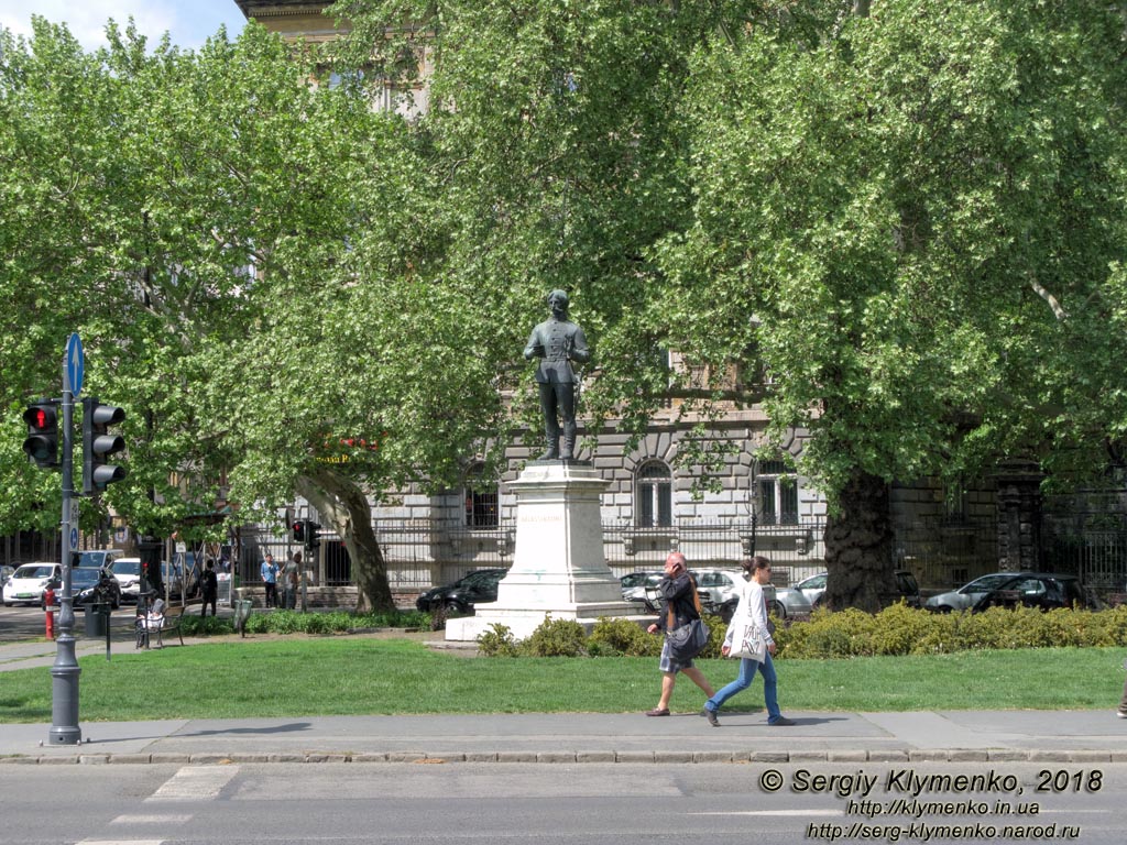 Будапешт (Budapest), Венгрия (Magyarország). Фото. Пешт. Kodály körönd - площадь на пересечении проспекта Andrássy (Andrássy út) с улицей Felsőerdősor (Felsőerdősor u.)