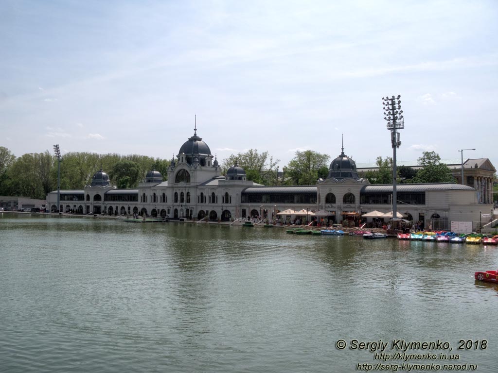 Будапешт (Budapest), Венгрия (Magyarország). Фото. Пешт. Озеро городского парка (Városligeti-tó).