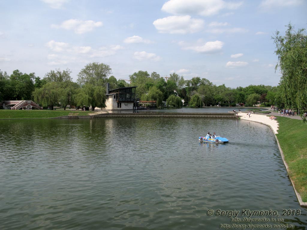 Будапешт (Budapest), Венгрия (Magyarország). Фото. Пешт. Озеро городского парка (Városligeti-tó).