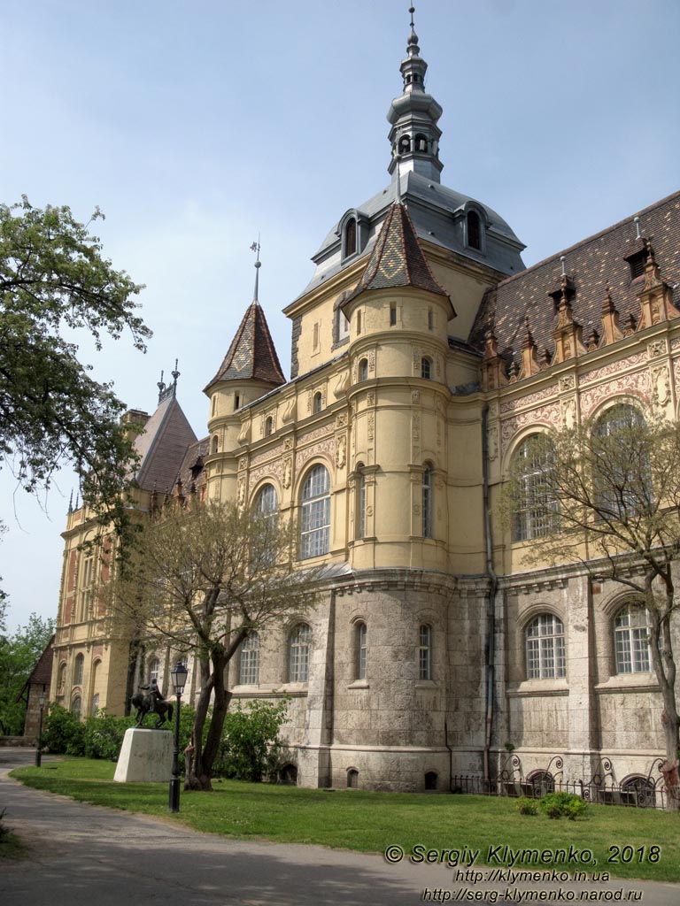 Будапешт (Budapest), Венгрия (Magyarország). Фото. Замок Вайдахуньяд (Vajdahunyad vára).