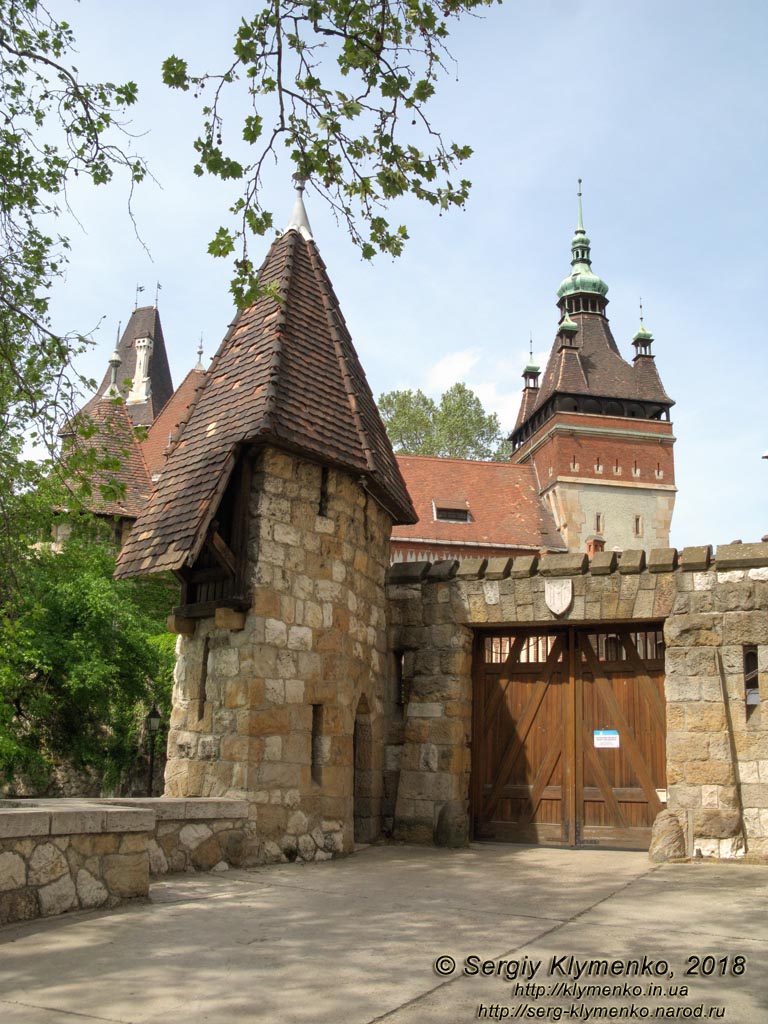 Будапешт (Budapest), Венгрия (Magyarország). Фото. Замок Вайдахуньяд (Vajdahunyad vára).