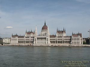 Будапешт (Budapest), Венгрия (Magyarország). Фото. Вид на Пешт (левый берег Дуная) со стороны Буды (Buda). Здание парламента Венгерии (Országház).