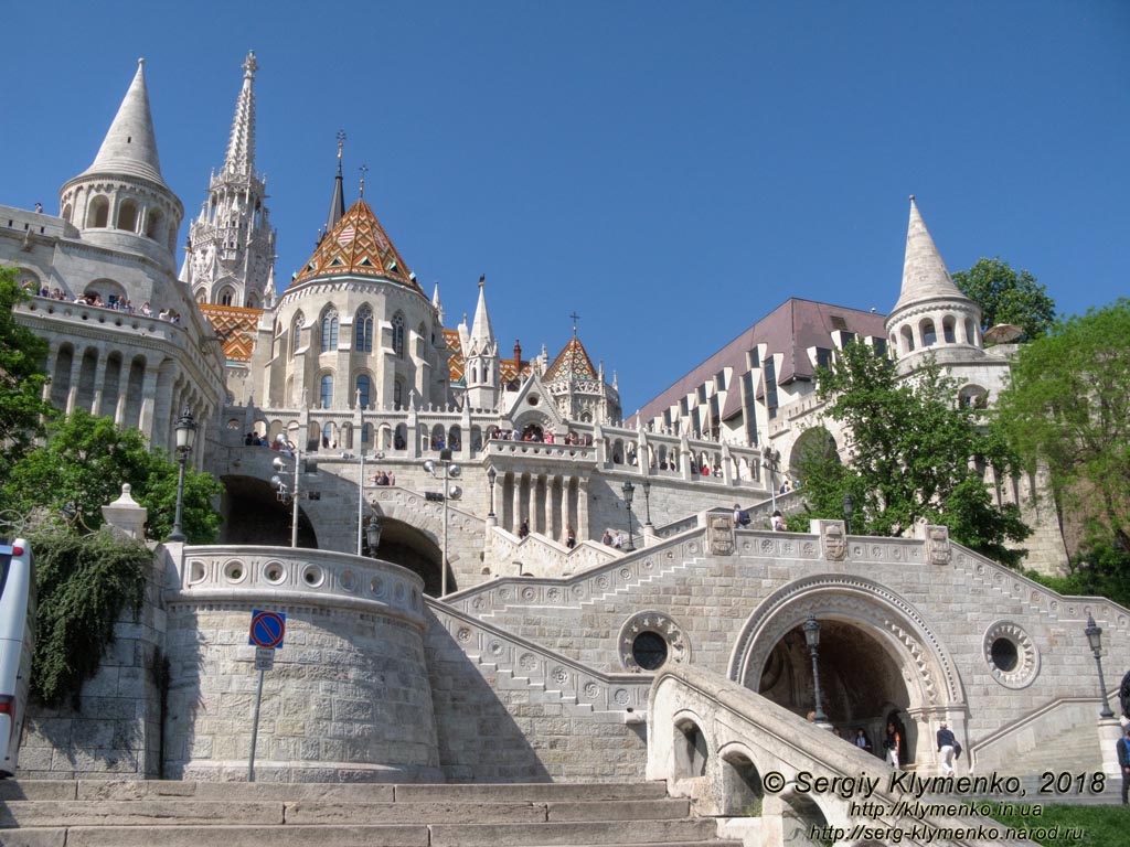 Будапешт (Budapest), Венгрия (Magyarország). Фото. Буда. Рыбацкий бастион (Halászbástya), Лестница Шулека (Schulek Lépcső) и церковь Матьяша (Mátyás-templom).