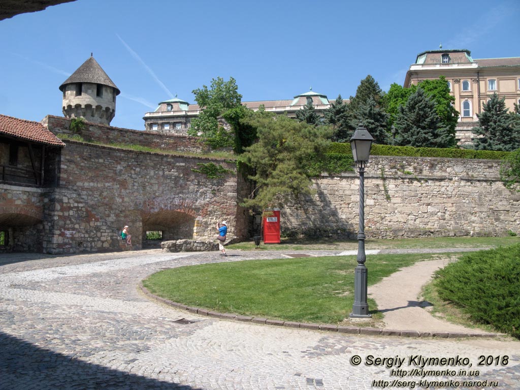 Будапешт (Budapest), Венгрия (Magyarország). Фото. Буда. Большой южный круглый бастион Будайской крепости (Budavári nagy rondella).