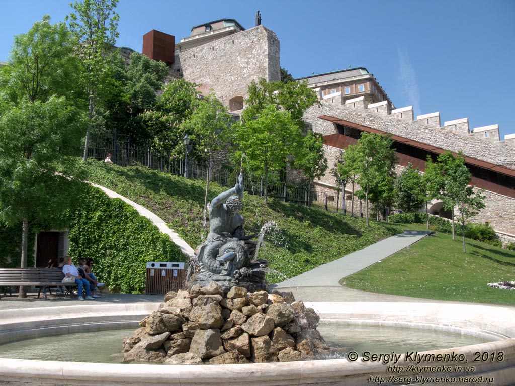 Будапешт (Budapest), Венгрия (Magyarország). Фото. Буда. Фонтан «Тритон» (Triton-kút).