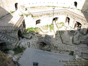 Молдавия. Фото. Сорокская крепость, вид внутреннего двора изнутри крепости.