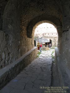 Молдавия. Фото. Сорокская крепость, проход из круглой крепостной башни.