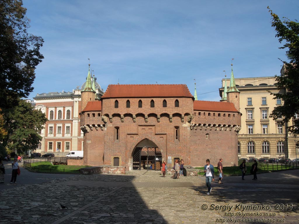 Фото Кракова. Старый Город. Планты (Planty). Барбакан (Barbakan) в Кракове.