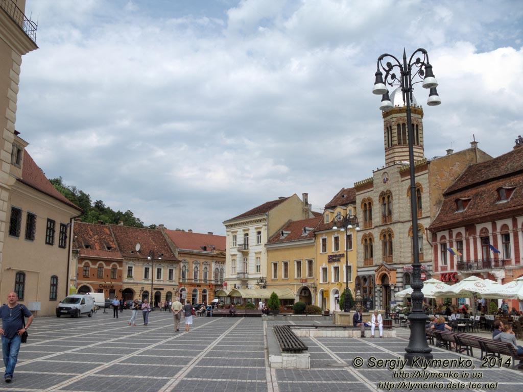 Румыния (Romania), город Брашов (Bra?ov). Фото. В центре города. Piata Sfatului.