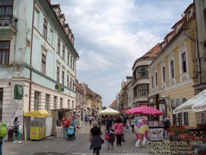 Румыния (România), город Брашов (Brașov). Фото. В центре города. Strada Republicii.