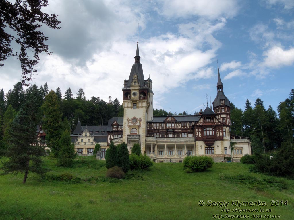 Румыния (Romania), город Синая (Sinaia). Замок Пелеш (Castelul Peles). Фото. Общий вид замка.