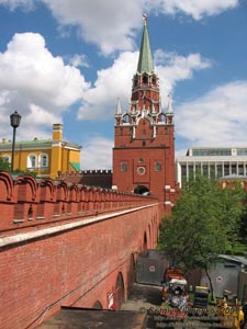 Фото Москвы. Троицкая башня Московского Кремля. Вид со стороны Александровского сада.