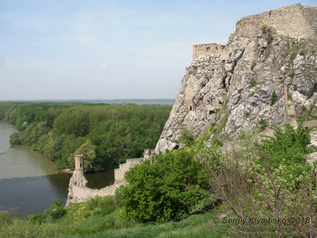 Словакия (Slovensko). Фото. Девинский град (Devinsky hrad). Вид на Дунай.