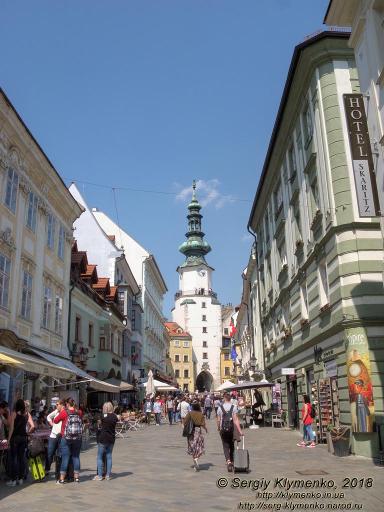 Фото Братиславы (Словакия). Улицами Старого города (Stare Mesto). На улице Михалськая (Michalska).