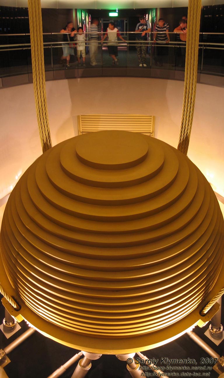 Фото Тайваня (Республика Китай), Тайпей (Тайбэй). Небоскреб «Тайпей-101», 89-й этаж: гигантский демпфер.