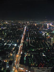 Фото Тайваня (Республика Китай), Тайпей (Тайбэй). Небоскреб «Тайпей-101»: вид вечернего Тайпея с обзорной площадки (на запад).