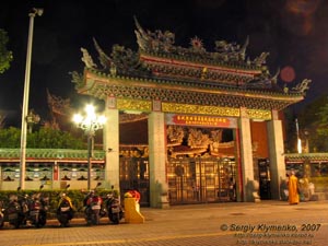 Фото Тайваня (Республика Китай), Тайпей (Тайбэй). Храм Луншань («Гора Дракона»).