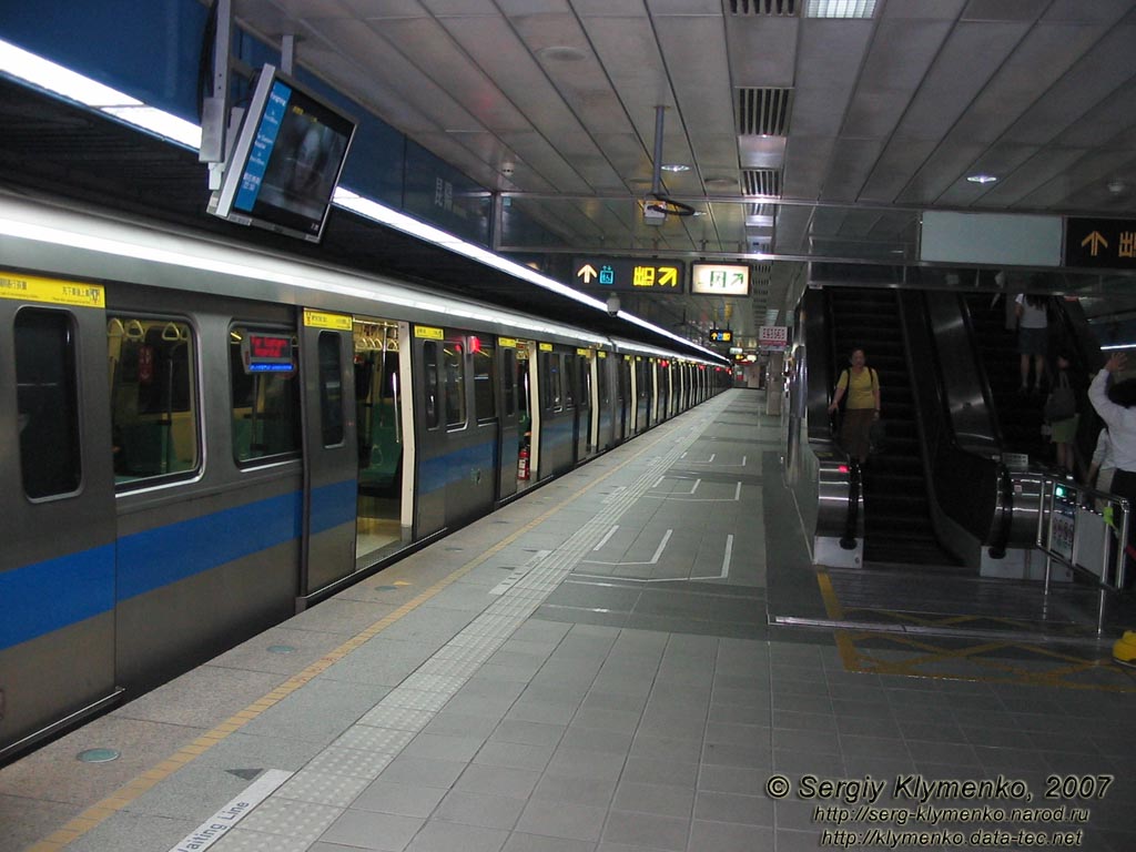 Фото Тайваня (Республика Китай), Тайпей (Тайбэй). Метро: на станции «Kunyang».