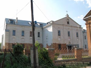 Винницкая область. Город Бар. Фото. Храм и келии Покровского монастыря.