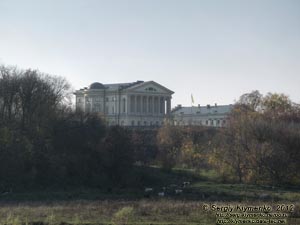 Батурин. Фото. Вид на дворцовый комплекс Кирилла Разумовского с автодороги E101.