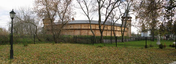 Батурин. Фото. Цитадель Батуринской крепости (реконструкция, 2009 год). Вид снаружи.