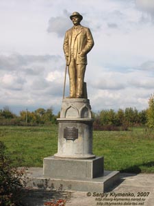 Село Пархомовка. Фото. Памятник Виктору Федоровичу Голубеву.