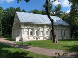 Чернигов. Фото. По Детинцу: Дом Якова Лизогуба (конец XVII века).