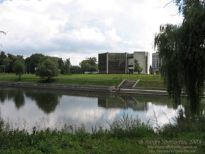 Чернигов. Фото. За речкой Стрижень - Дворец торжественных событий.