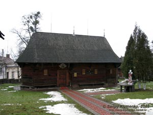 Черновцы. Деревянная церковь Святого Николая, памятник архитектуры, 1607 год (ул. Петра Сагайдачного, 89).