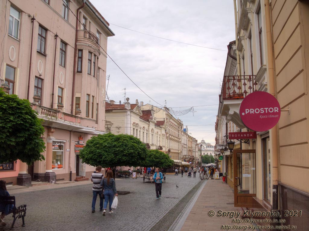 Черновцы. Фото. На улице Ольги Кобылянской.