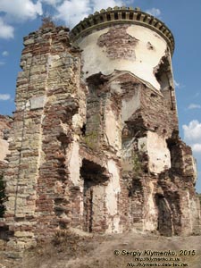 Тернопольская область, возле села Нырков. Фото. Червоногородский замок (48°48'15"N, 25°35'48"E), северная башня, вид снаружи.