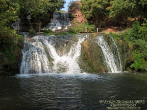 Тернопольская область, возле села Нырков. Фото. Джуринский (Червоногородский) водопад (48°48'18"N, 25°35'16"E), общий вид.