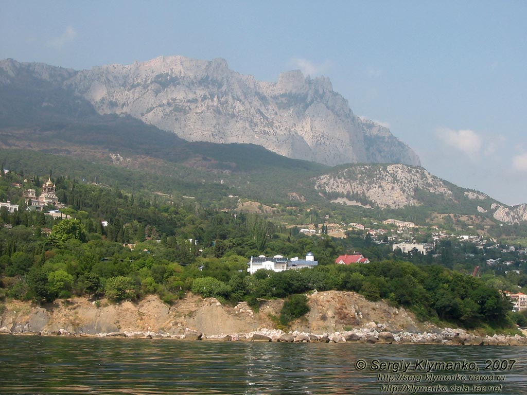 Крым. Алупка, вид с моря на гору Ай-Петри.