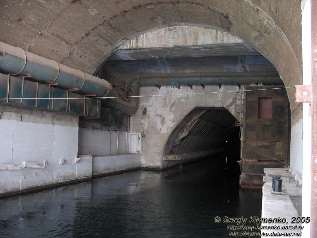 Крым. Балаклава, канал-вход подводных лодок в ремонтные цеха подземного завода.
