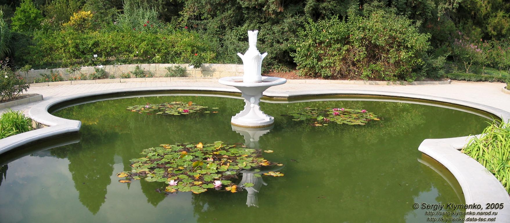 Крым. Никитский ботанический сад, верхний декоративный бассейн.