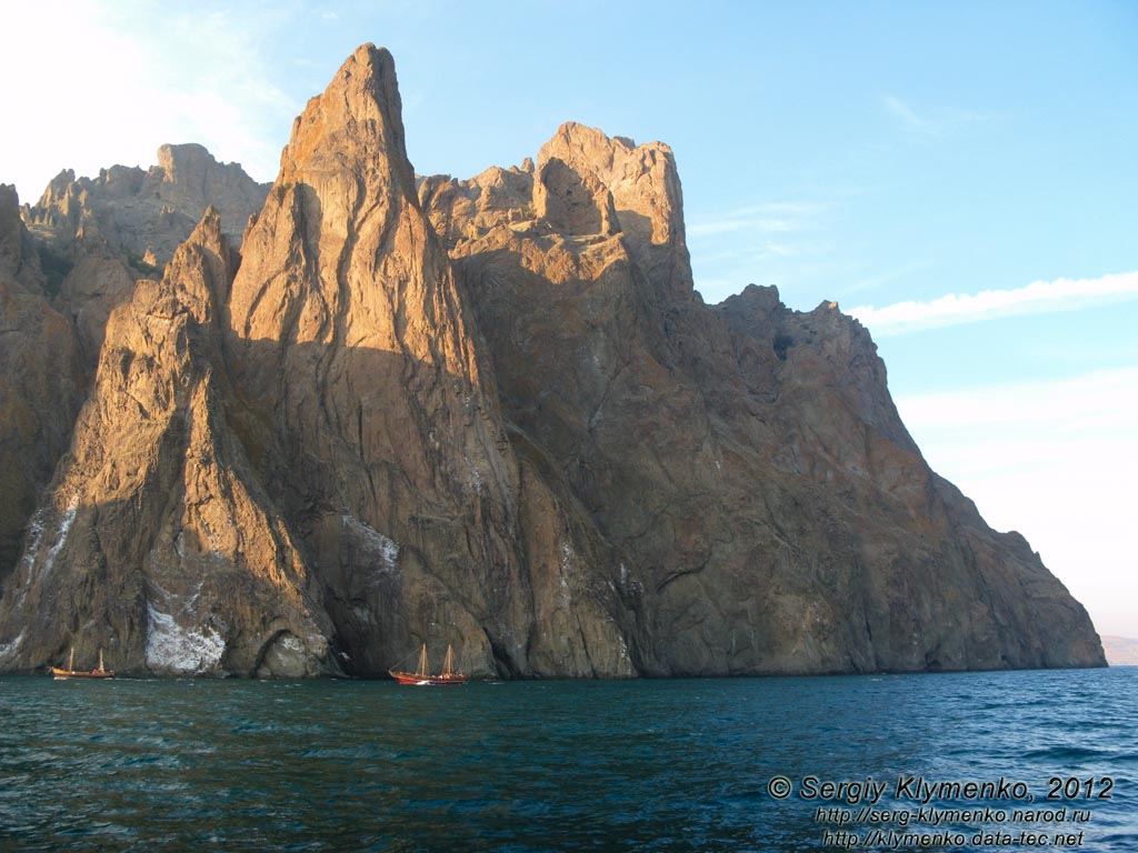 Крым. Вулканический массив Кара-Даг. Вид с моря.