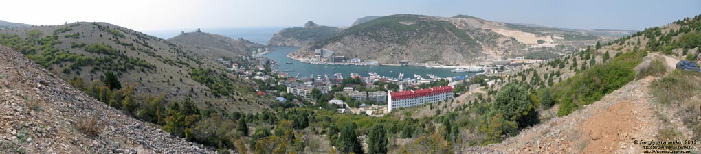 Крым. Фото. Вид сверху на Балаклаву и Балаклавcкую бухту (панорама ~180°).