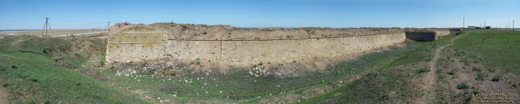 Крым. Фото. Арабатская крепость. Вид с юга. Панорама ~180°.