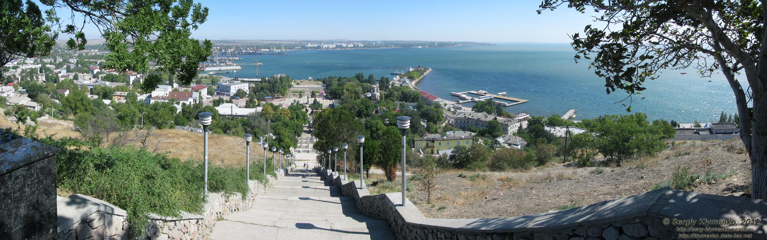 Крым, Керчь. Фото. Вид на город Керчь и Керченский залив с горы Митридат. Панорама ~120°.