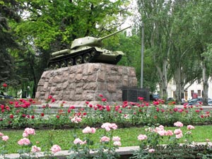 Фото Донецка. Памятник гвардии полковнику Ф. А. Гринкевичу