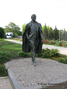 Фото Донецка. Памятник И. Кобзону.