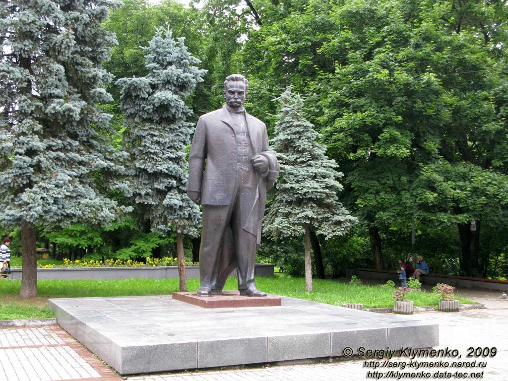 Львовская область. Дрогобыч. Фото. Памятник Ивану Франко.