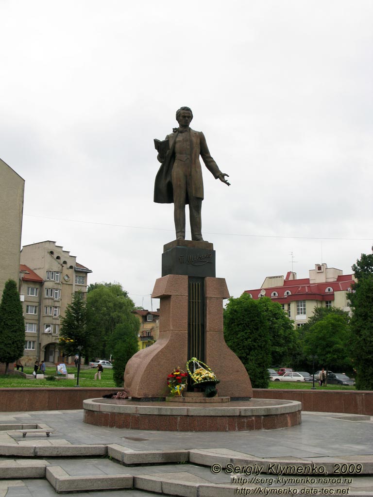 Львовская область. Дрогобыч. Фото. Памятник Тарасу Григорьевичу Шевченко.