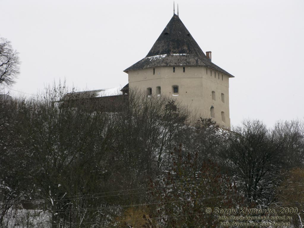 Галич. Фото. На горе - восстановленная башя Галицкого замка.