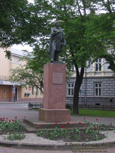 Ивано-Франковск. Фото. Памятник Адаму Мицкевичу (1798-1855).