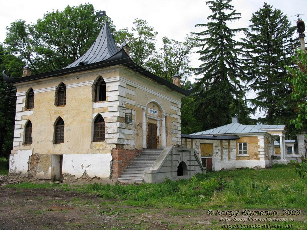 Подолье. Самчики. Фото. Дворцово-парковый ансамбль «имение Самчики». Китайский дом (XVIII век) и официны (XVIII век).