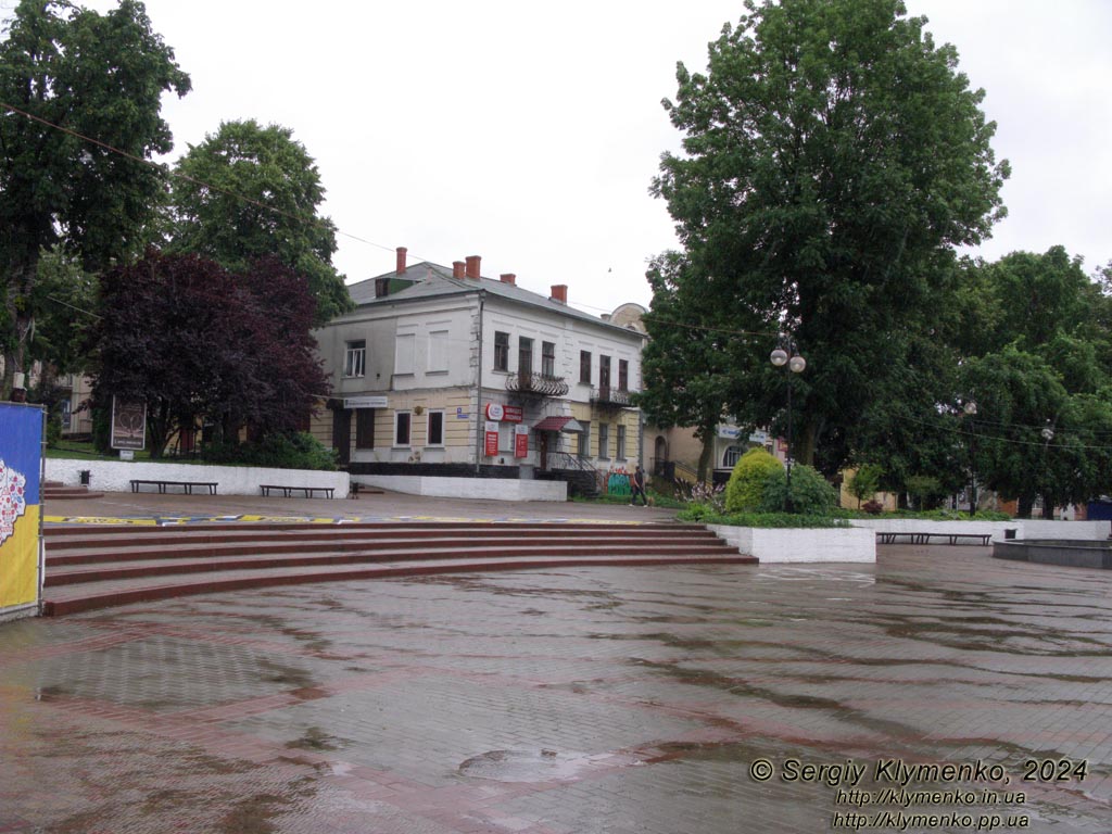 Ивано-Франковская область, город Калуш. Фото. Центр города. На Площади Героев.